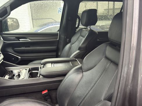 Used 2024 Jeep Wagoneer Series II image 7