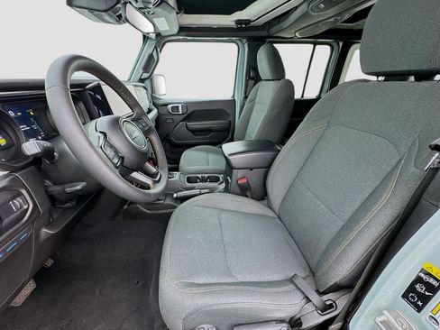 Used 2024 Jeep Wrangler Unlimited AWD/4WD image 13