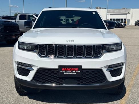 Used 2025 Jeep Grand Cherokee Limited AWD/4WD image 3