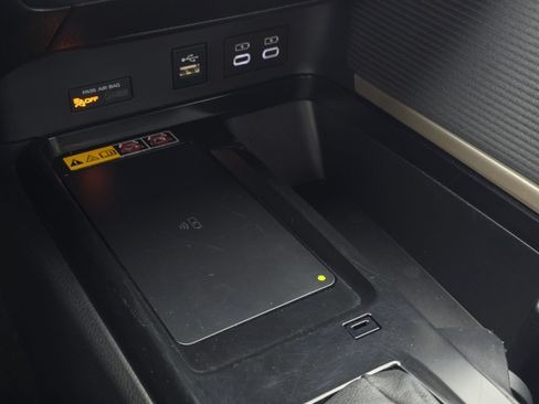 Used 2025 Toyota Camry SE FWD image 40