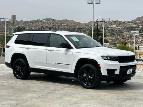 Used 2023 Jeep Grand Cherokee L Laredo image 34