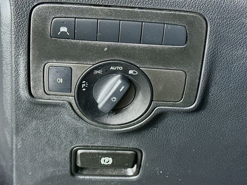 Used 2020 Mercedes-Benz Metris Passenger image 17