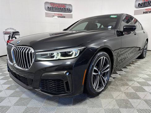 Used 2020 BMW 740i w/ M Sport Package image 9