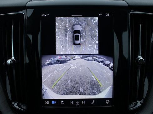 Used 2025 Volvo XC60 B5 Plus image 22