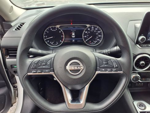 Used 2024 Nissan Sentra SV FWD image 14