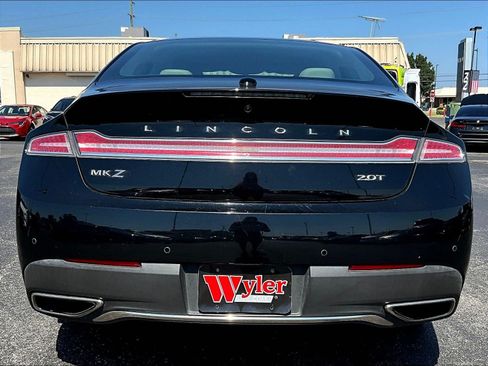 Used 2017 Lincoln MKZ Premiere FWD image 5
