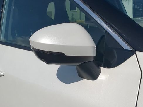 Certified 2025 Nissan Rogue SL w/ Tech Package FWD image 12