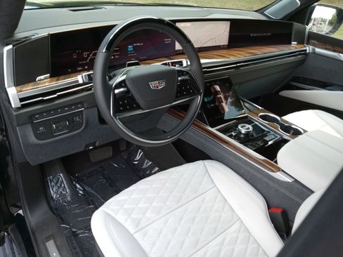 Used 2026 Cadillac Escalade Platinum Sport AWD/4WD image 12