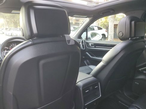 Used 2019 Porsche Cayenne S image 13
