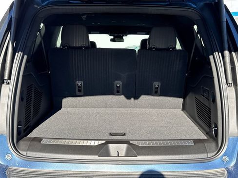 New 2026 Chevrolet Suburban Premier RWD image 7