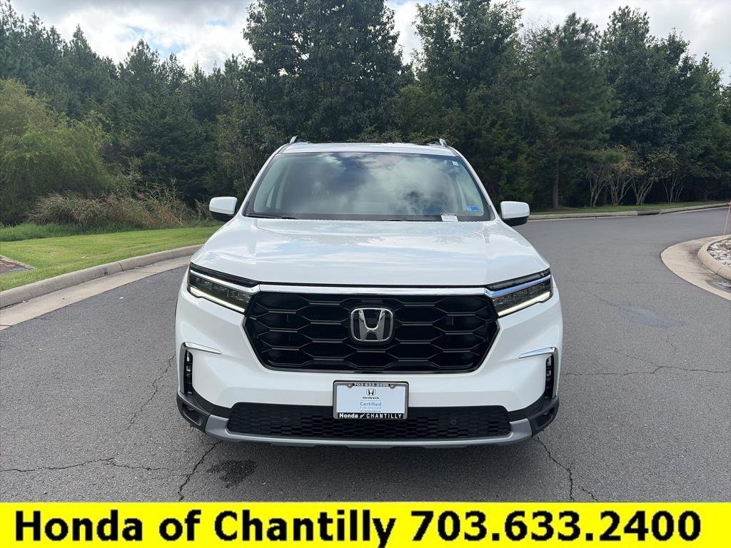 Certified 2025 Honda Pilot Touring image 2