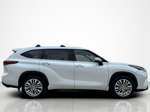 Used 2023 Toyota Highlander Platinum image 6