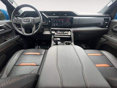 Used 2024 GMC Sierra 1500 AT4 w/ Technology Package AWD/4WD image 11
