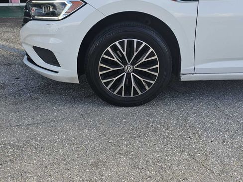 Used 2019 Volkswagen Jetta SEL w/ Cold Weather Package FWD image 12