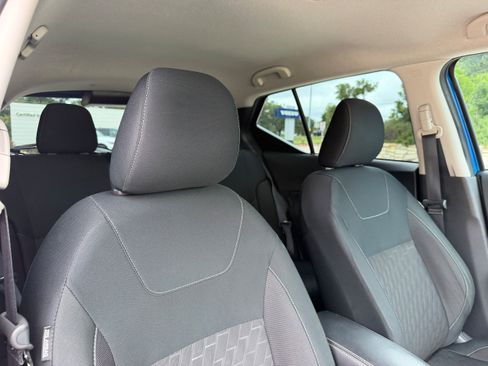 Used 2024 Nissan Kicks SV FWD image 11
