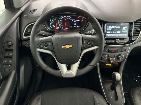 Used 2017 Chevrolet Trax LT w/ LT Convenience Package image 14