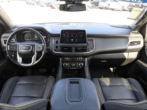 Used 2023 GMC Yukon SLT image 17