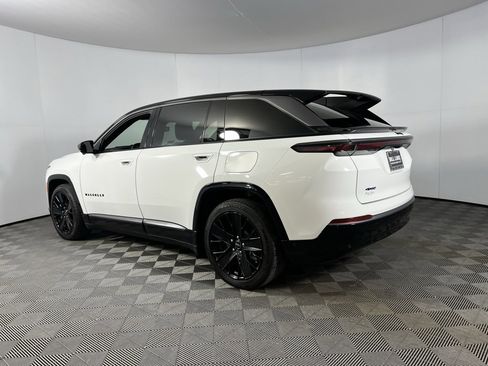 Used 2024 Jeep Wagoneer Launch Edition image 7