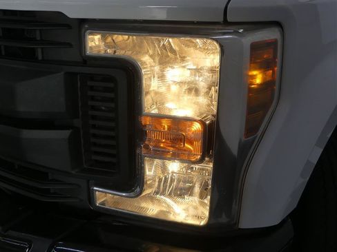 Used 2017 Ford F250 XL w/ Power Equipment Group AWD/4WD image 11