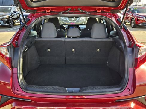 Used 2018 Toyota C-HR XLE image 11