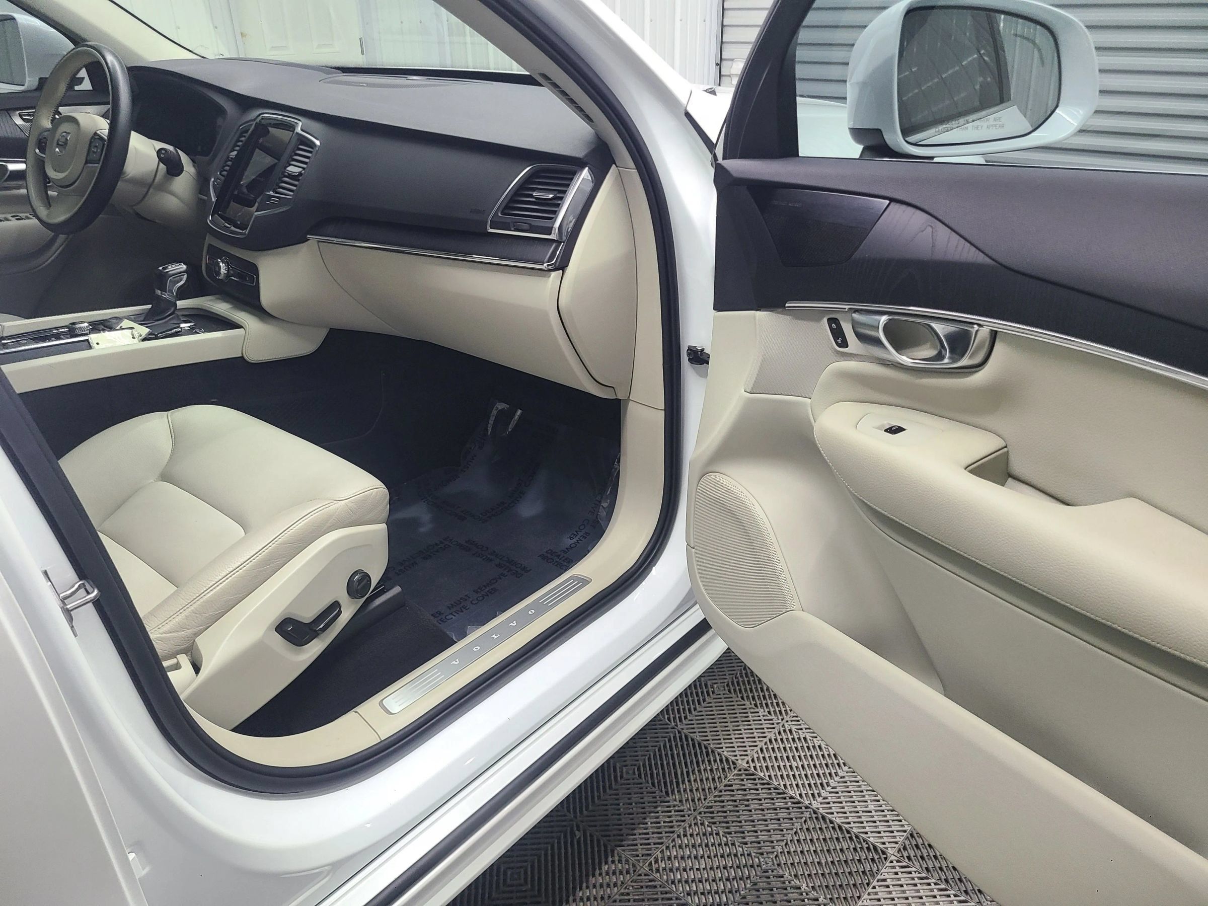 Used 2020 Volvo XC90 T6 Momentum AWD/4WD image 38