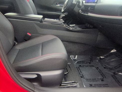 Certified 2025 Toyota Prius Plug-In Hybrid image 30