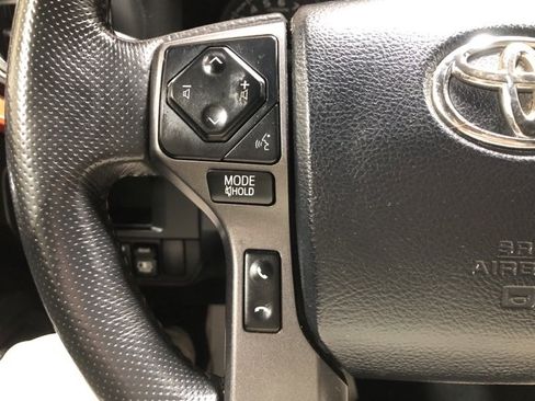 Used 2017 Toyota Tacoma TRD Sport w/ Tow Package (A/T) image 21