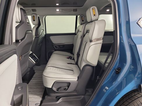 Used 2024 Rivian R1S Adventure AWD/4WD image 21