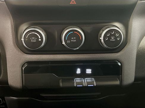 Used 2021 RAM 1500 Big Horn AWD/4WD image 16