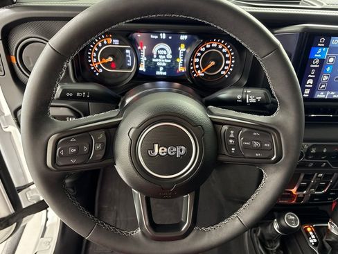 Used 2025 Jeep Gladiator Mojave w/ Safety Group AWD/4WD image 31