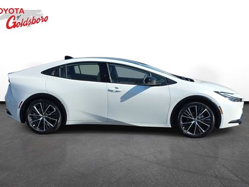 Used 2024 Toyota Prius LE image 4