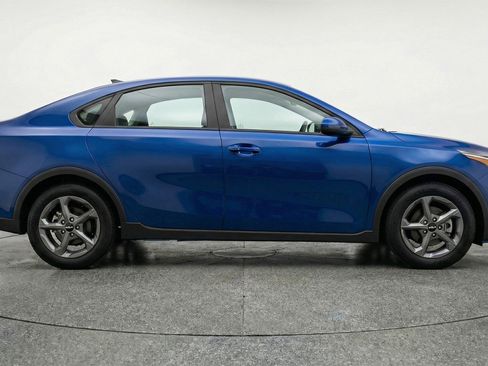 Used 2025 Kia K4 image 8