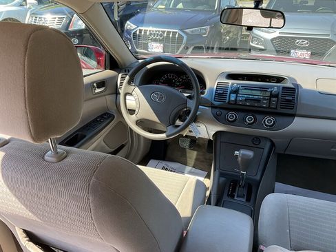 Used 2005 Toyota Camry FWD image 18