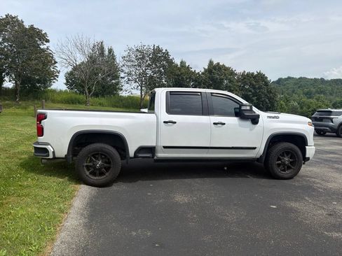 Used 2025 Chevrolet Silverado 2500 High Country w/ Technology Package AWD/4WD image 4