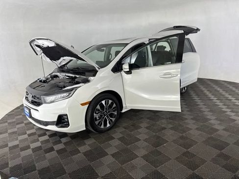 Certified 2026 Honda Odyssey Elite image 12