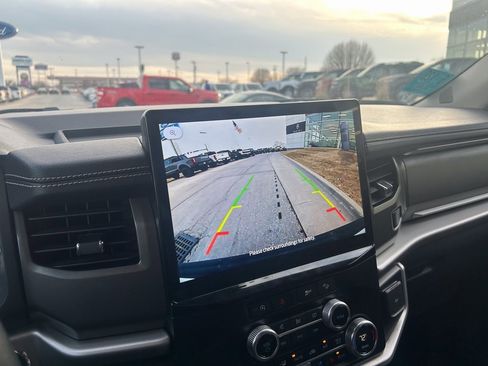 Certified 2024 Ford Expedition XLT image 25