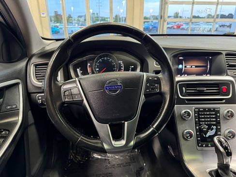 Used 2018 Volvo V60 T5 Cross Country w/ Convenience Package image 36