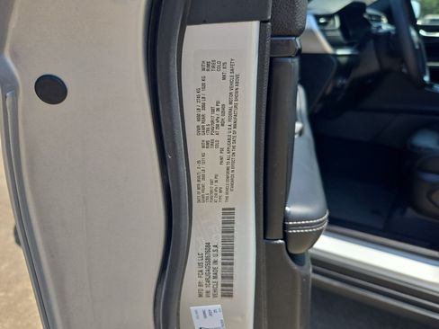 Used 2025 Jeep Grand Cherokee Laredo RWD image 33