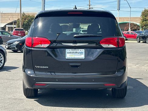 New 2025 Chrysler Voyager LX image 5