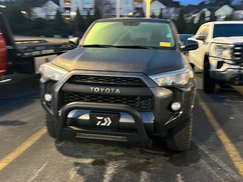 Used 2017 Toyota 4Runner SR5 image 4