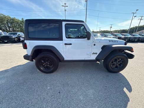 Used 2022 Jeep Wrangler Sport AWD/4WD image 6