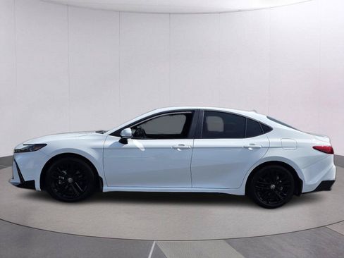 Used 2025 Toyota Camry SE w/ Convenience Package FWD image 8