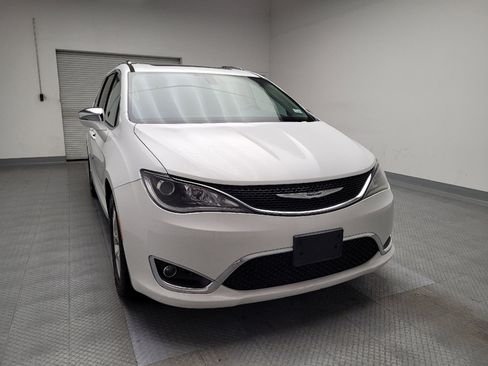 Used 2017 Chrysler Pacifica Limited w/ UConnect Theater Package image 14