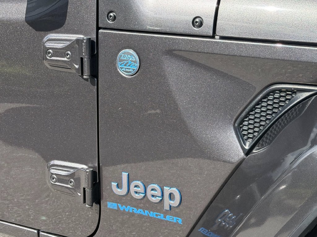 Used 2024 Jeep Wrangler Unlimited AWD/4WD image 10