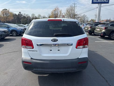 Used 2011 Kia Sorento LX image 6