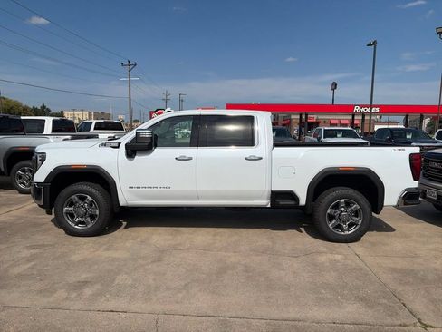 New 2026 GMC Sierra 2500 SLT AWD/4WD image 3