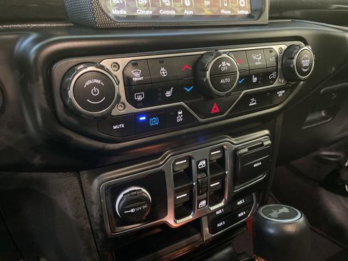 Used 2021 Jeep Wrangler Unlimited Sahara w/ Cold Weather Group image 28