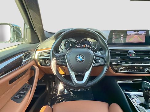 Used 2019 BMW 530e xDrive w/ Convenience Package image 17