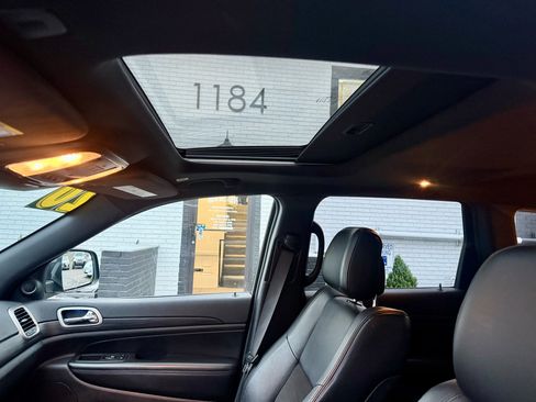 Used 2020 Jeep Grand Cherokee Altitude image 17