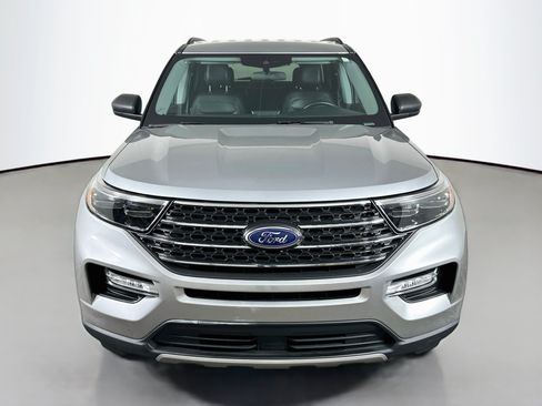 Used 2024 Ford Explorer XLT w/ Equipment Group 202A AWD/4WD image 2